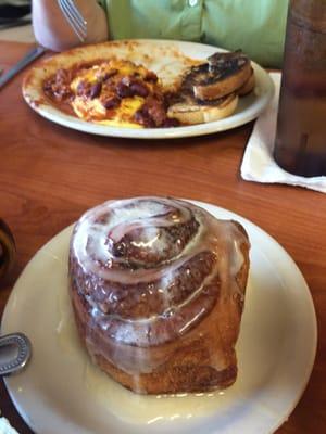 The cinnamon roll with chili omelette in the background.