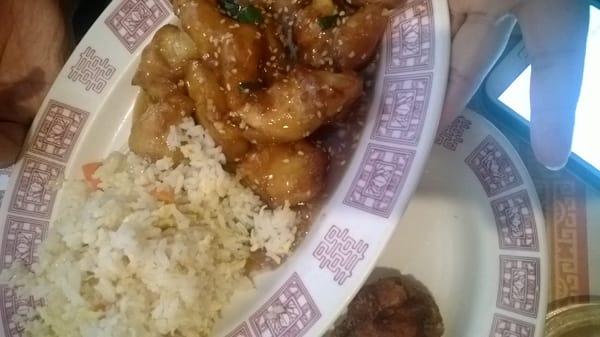 Sesame chicken lunch special with Fried rice