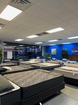 Wide variety of Hybrid and conventional mattress's at the guaranteed lowest prices