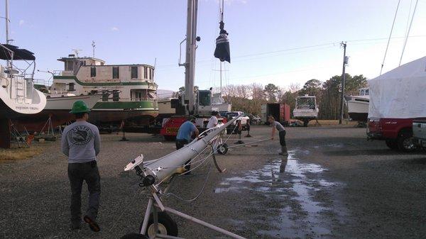 Stepping a mast in the Deltaville, VA yard.