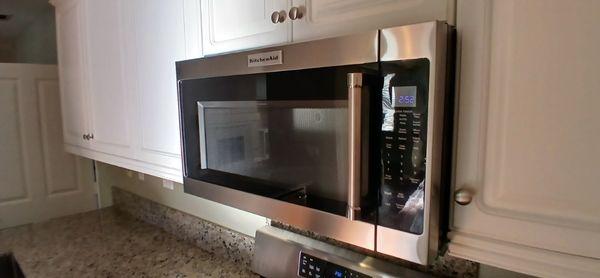 Clean microwave and cabinets in Irvine