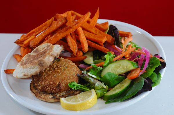 Crabcake sandwich and petite salad - YUM!