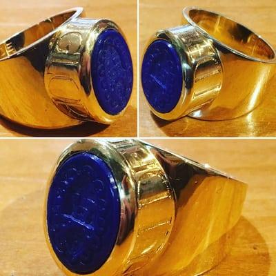 Look at the crest carved into the lapis on this ring! Awesome