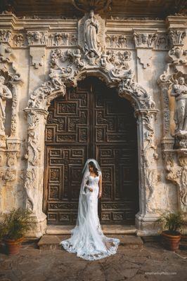 Beautiful Bridal portraits at Mission San Jose. 
 https://jonathanivyphoto.com