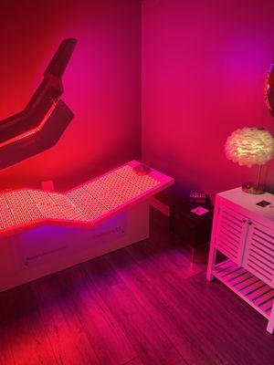 Full Body Ovation Red Light therapy bed.  10-20 minutes 2-3 x/per week is recommended.