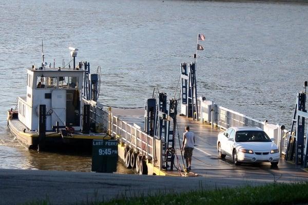 Anderson Ferry unloading on the Kentucky side