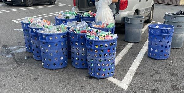 Open parking space to easily separate plastics and cans -- glass goes in the grey bins