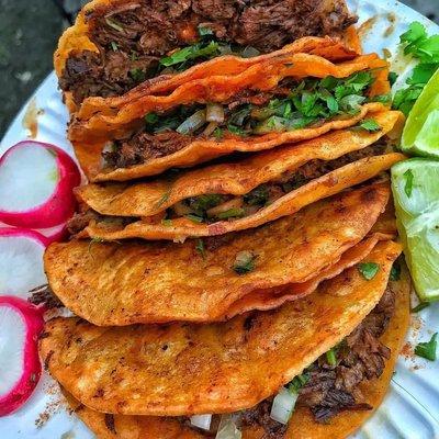 Venga a probar unos ricos quesos tacos de birria