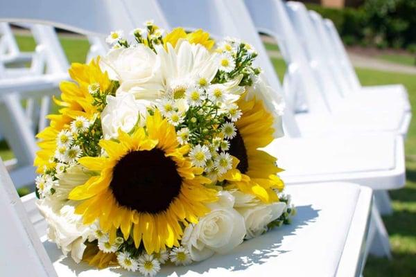 Bridal bouquet of Sunflowers, White Roses and White Montecasino for that Sunny Day Wedding