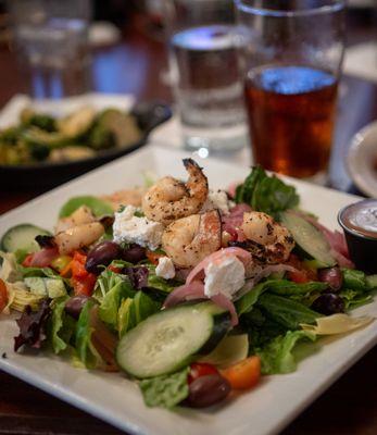 Mediterranean salad with shrimp