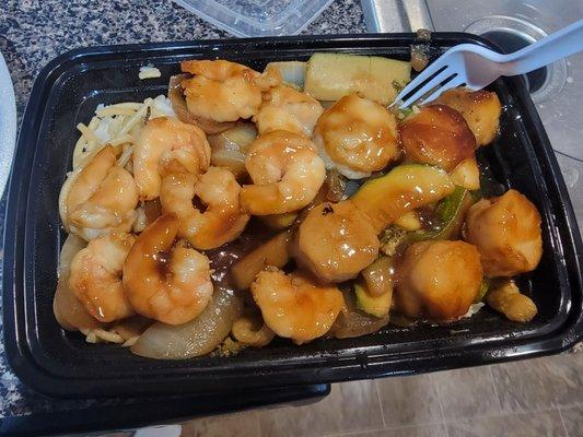 Shrimp, scallops, noodles, fried rice, onions and zucchini