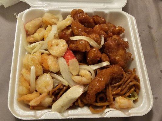 Seafood and general tsos chicken with noodles. Not bad the general tsos stayed crunchy. Both entrees need more sauce.