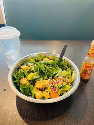 mixed greens & spinach w other veggies & herb grilled chicken DELICIOUS!!