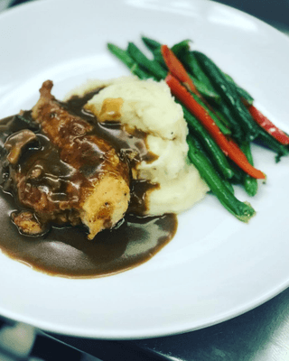 Chicken Marsala with mashed Potato and Green Beans