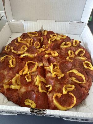 10" pepperoni with banana peppers