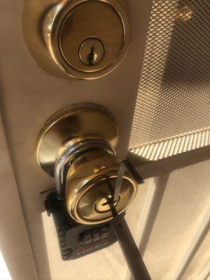 Picking door lock