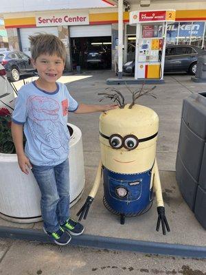 Minion and the garage.