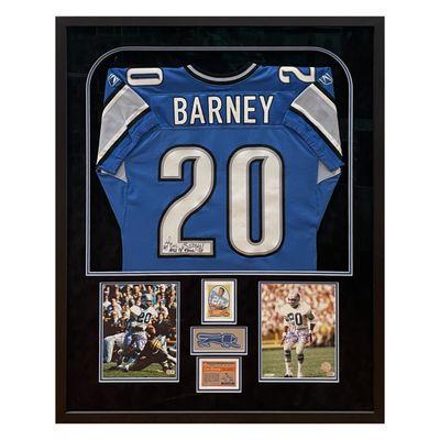 Celebrate your favorite team with a  shadowbox featuring a signed jersey, photographs and cards.