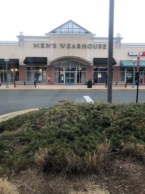 Storefront in Fair Lakes Promenade shopping center.