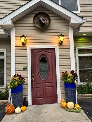 Tree tavern entrance