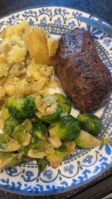 Steak, potato's, Brussel sprouts