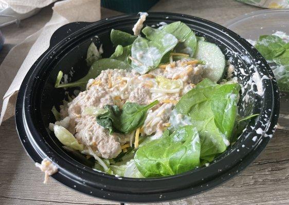 Give-up-on-life salad. With tuna, unripe tomato slabs and dumpster greens.