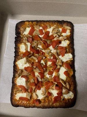 Couliflower pizza With : Roasted Red Peppers   Fresh mozzarella Vodka sauce  Grilled chicken