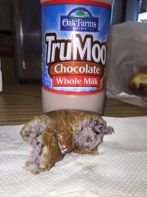 Tasty blueberry cake donut. Love my chocolate milk. Donut holes r great!  Selection of beverages is vast and fresh coffee!