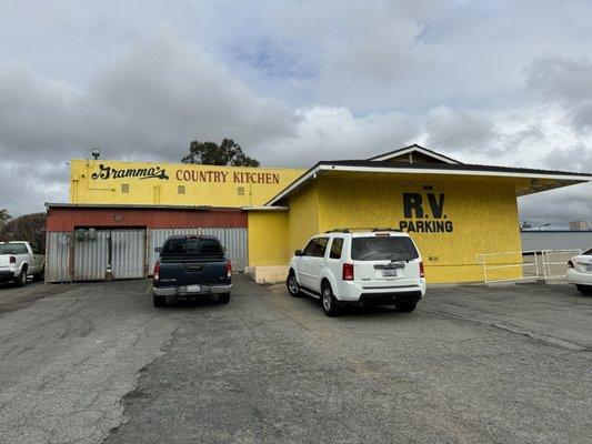 Yes!!! Their parking lot is big enough for RV parking!!!