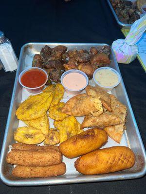 Empanadas Chicharron de Pollo sin Hueso Sorullos de Maiz Palos de Queso Tostones