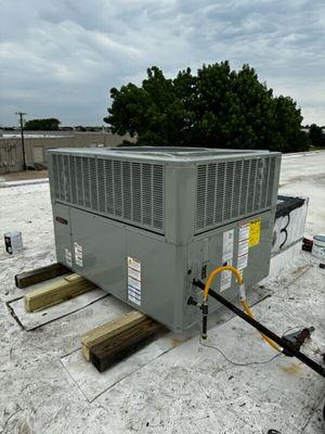 Trane 5 ton rooftop package ac unit with gas heat.