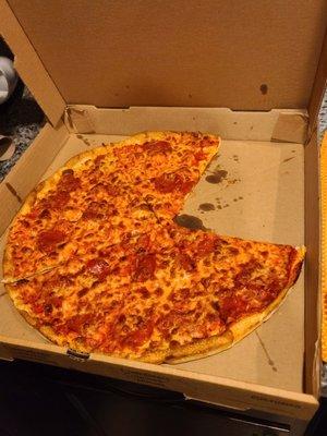 Large pepperoni pizza