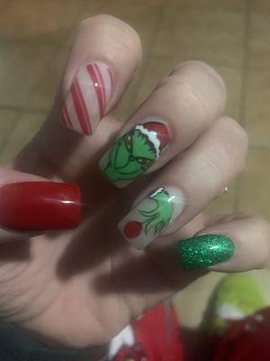 Super cute grinch nails