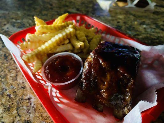 1/4 rack of ribs & fries