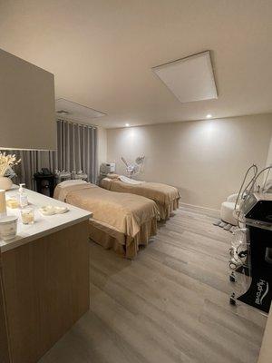 Facial treatment room.  Can do treatment with friends.