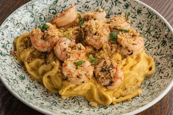 Pasta a la huancaina con camarones