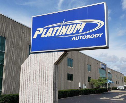 Platinum Collision and Autobody Lake Villa - exterior.