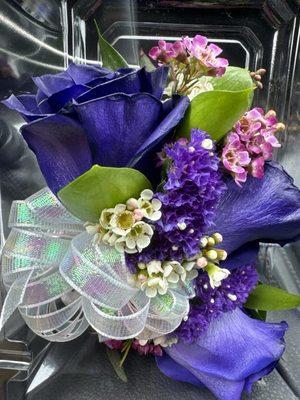 Ordered a corsage and boutonniere. Gorgeous. Love that it's not like all the others.