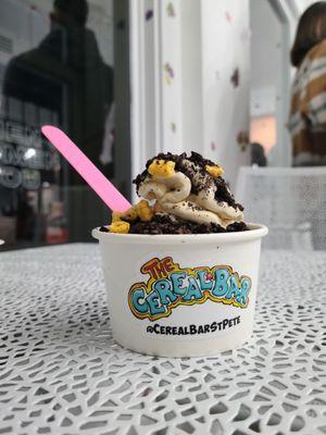 Vanilla ice cream with cap'n crunch and oreo topping