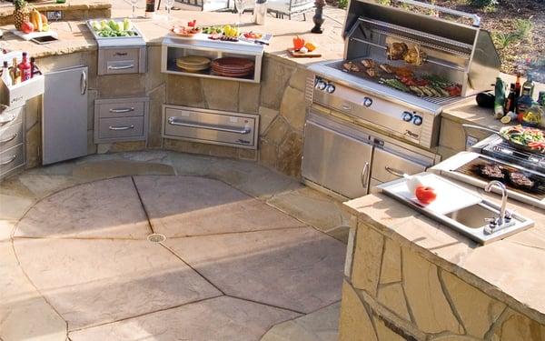 Custom outdoor kitchens to suit your space