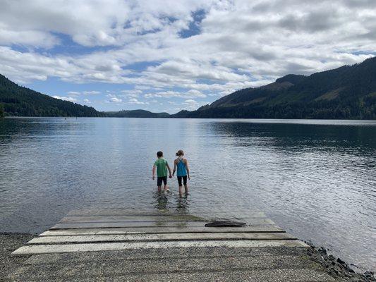 Beautiful Lake Cushman, short walking distance from campground