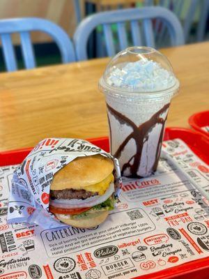 B'igi AMERICANO, Cookies and cream Milk Shake