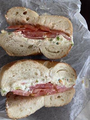 Everything bagel with veggie cream cheese and tomato