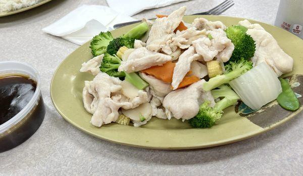 Steamed chicken with sauce on the side