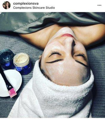 IS Clinical Fire and Ice Facial