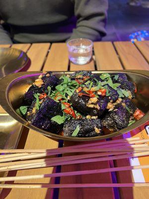 Fried fermented tofu (炸臭豆腐）