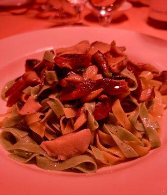 Spinach & egg fettuccine with mushrooms, olive oil and garlic. Amazingly simple and delicious