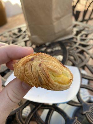 Small custard pastry