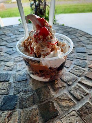 Small peanut butter cup sundae