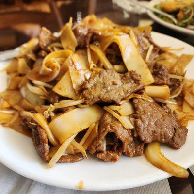 Beef chow fun